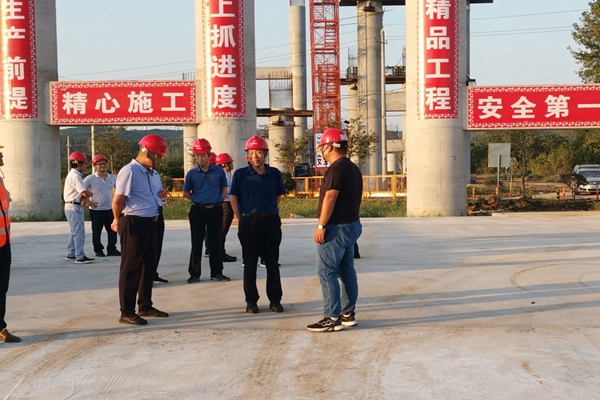 董事長(zhǎng)一行指導(dǎo).jpeg